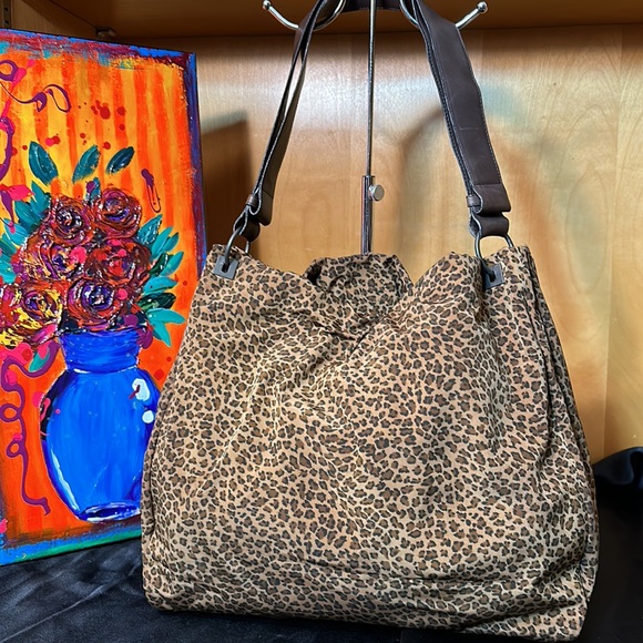 Bottega Veneta Leopard Slouch Shoulder Bag - Picture 4 of 16